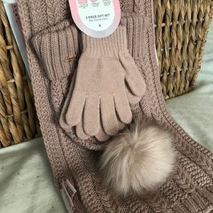 NEW! Juicy Couture Hat & Gloves & Scarf Set of 3